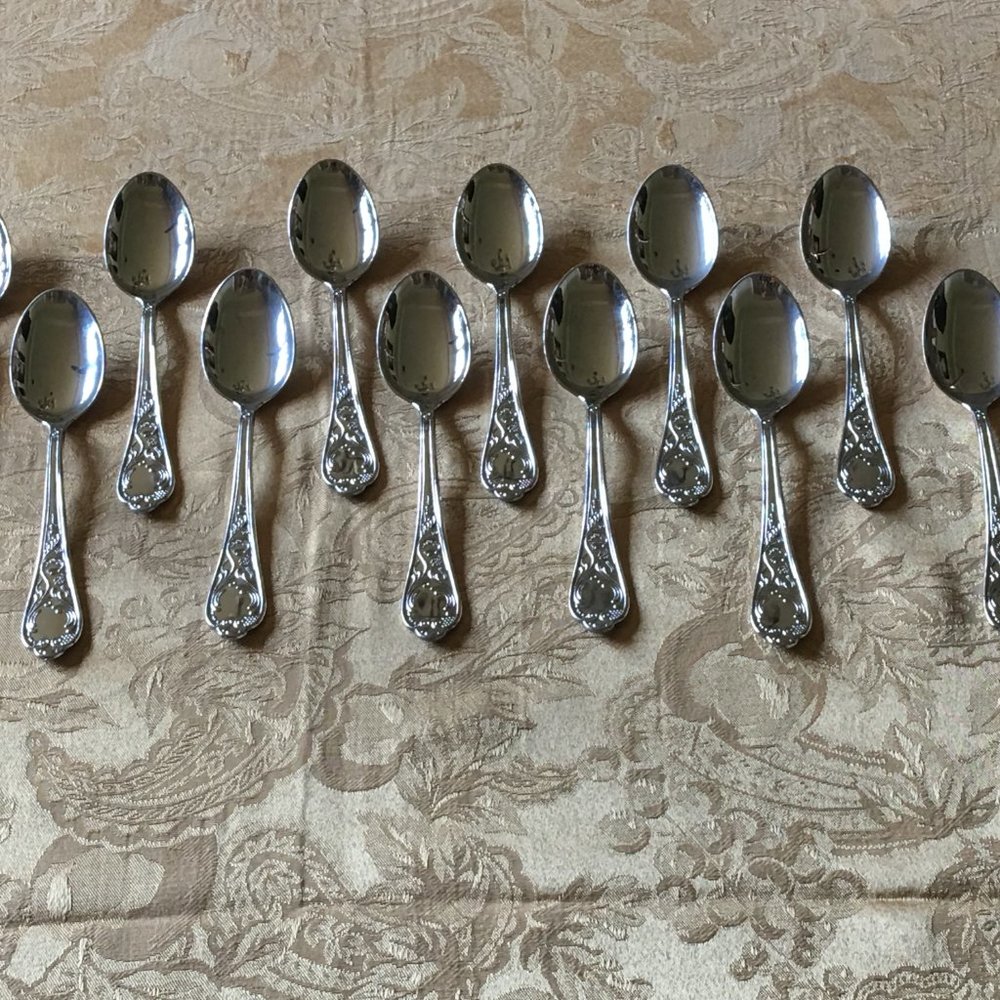(SOLD)🎉HP🎉 Premium 51 Piece Italian Flatware Set, Service for 12 + Serving Set - Picture 12 of 16